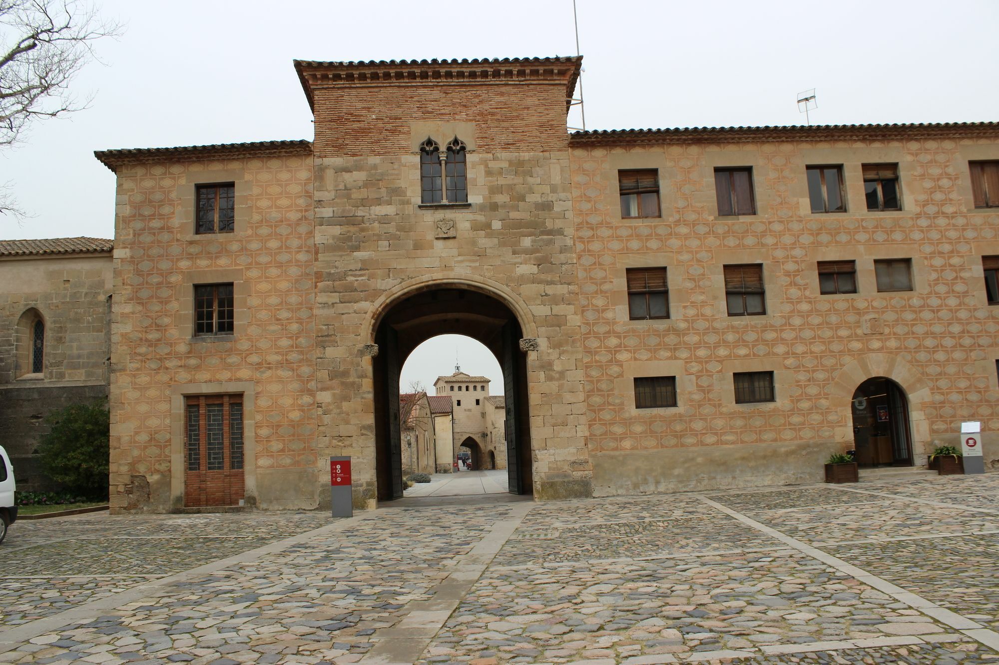 Hostatgeria De Poblet Hotel Exterior photo